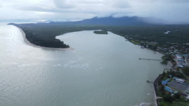 Telok / Teluk Melano Sahil ve Plajı Sarawak ve Borneo Adası 'nın Tanjung Datu bölgesinin en güney ucunda.