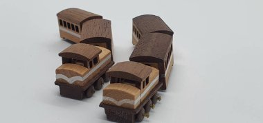 Ahşaptan yapılmış küçük ahşap modellerin yaratıcı çekimlerini kapat, diğer adıyla Simgeler.