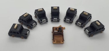 Ahşaptan yapılmış küçük ahşap modellerin yaratıcı çekimlerini kapat, diğer adıyla Simgeler.