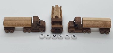 Ahşaptan yapılmış küçük ahşap modellerin yaratıcı çekimlerini kapat, diğer adıyla Simgeler.