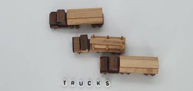 Ahşaptan yapılmış küçük ahşap modellerin yaratıcı çekimlerini kapat, diğer adıyla Simgeler.