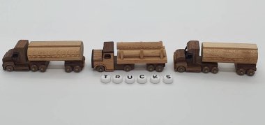 Ahşaptan yapılmış küçük ahşap modellerin yaratıcı çekimlerini kapat, diğer adıyla Simgeler.