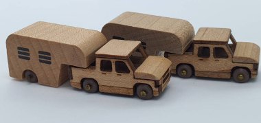 Ahşaptan yapılmış küçük ahşap modellerin yaratıcı çekimlerini kapat, diğer adıyla Simgeler.