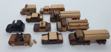 Ahşaptan yapılmış küçük ahşap modellerin yaratıcı çekimlerini kapat, diğer adıyla Simgeler.