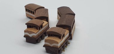 Ahşaptan yapılmış küçük ahşap modellerin yaratıcı çekimlerini kapat, diğer adıyla Simgeler.