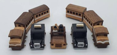 Ahşaptan yapılmış küçük ahşap modellerin yaratıcı çekimlerini kapat, diğer adıyla Simgeler.