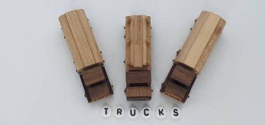 Ahşaptan yapılmış küçük ahşap modellerin yaratıcı çekimlerini kapat, diğer adıyla Simgeler.