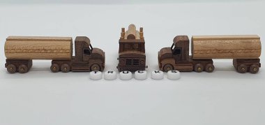 Ahşaptan yapılmış küçük ahşap modellerin yaratıcı çekimlerini kapat, diğer adıyla Simgeler.