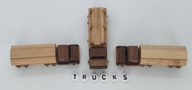 Ahşaptan yapılmış küçük ahşap modellerin yaratıcı çekimlerini kapat, diğer adıyla Simgeler.