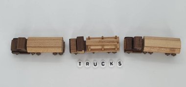 Ahşaptan yapılmış küçük ahşap modellerin yaratıcı çekimlerini kapat, diğer adıyla Simgeler.