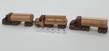 Ahşaptan yapılmış küçük ahşap modellerin yaratıcı çekimlerini kapat, diğer adıyla Simgeler.