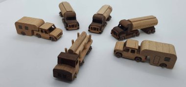 Ahşaptan yapılmış küçük ahşap modellerin yaratıcı çekimlerini kapat, diğer adıyla Simgeler.