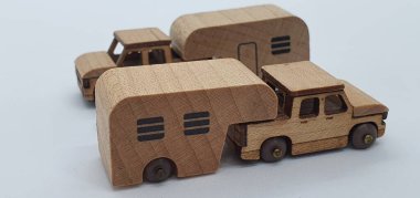 Ahşaptan yapılmış küçük ahşap modellerin yaratıcı çekimlerini kapat, diğer adıyla Simgeler.