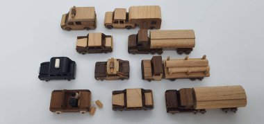 Ahşaptan yapılmış küçük ahşap modellerin yaratıcı çekimlerini kapat, diğer adıyla Simgeler.