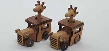 Ahşaptan yapılmış küçük ahşap modellerin yaratıcı çekimlerini kapat, diğer adıyla Simgeler.