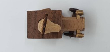 Ahşaptan yapılmış küçük ahşap modellerin yaratıcı çekimlerini kapat, diğer adıyla Simgeler.