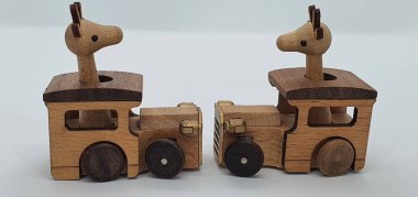 Ahşaptan yapılmış küçük ahşap modellerin yaratıcı çekimlerini kapat, diğer adıyla Simgeler.