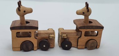 Ahşaptan yapılmış küçük ahşap modellerin yaratıcı çekimlerini kapat, diğer adıyla Simgeler.