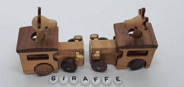 Ahşaptan yapılmış küçük ahşap modellerin yaratıcı çekimlerini kapat, diğer adıyla Simgeler.