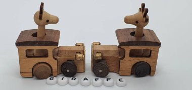 Ahşaptan yapılmış küçük ahşap modellerin yaratıcı çekimlerini kapat, diğer adıyla Simgeler.