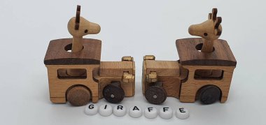 Ahşaptan yapılmış küçük ahşap modellerin yaratıcı çekimlerini kapat, diğer adıyla Simgeler.