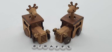 Ahşaptan yapılmış küçük ahşap modellerin yaratıcı çekimlerini kapat, diğer adıyla Simgeler.