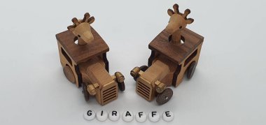 Ahşaptan yapılmış küçük ahşap modellerin yaratıcı çekimlerini kapat, diğer adıyla Simgeler.