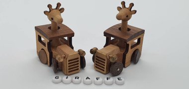 Ahşaptan yapılmış küçük ahşap modellerin yaratıcı çekimlerini kapat, diğer adıyla Simgeler.