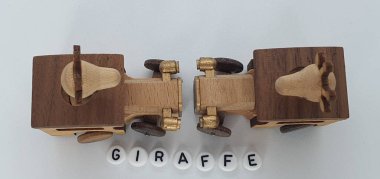 Ahşaptan yapılmış küçük ahşap modellerin yaratıcı çekimlerini kapat, diğer adıyla Simgeler.