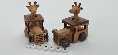 Ahşaptan yapılmış küçük ahşap modellerin yaratıcı çekimlerini kapat, diğer adıyla Simgeler.