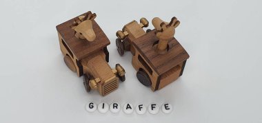 Ahşaptan yapılmış küçük ahşap modellerin yaratıcı çekimlerini kapat, diğer adıyla Simgeler.