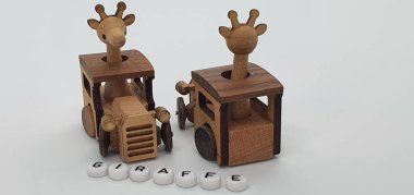 Ahşaptan yapılmış küçük ahşap modellerin yaratıcı çekimlerini kapat, diğer adıyla Simgeler.