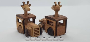 Ahşaptan yapılmış küçük ahşap modellerin yaratıcı çekimlerini kapat, diğer adıyla Simgeler.