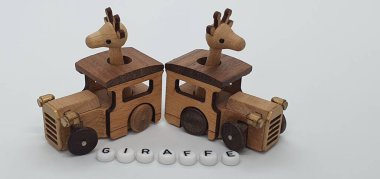 Ahşaptan yapılmış küçük ahşap modellerin yaratıcı çekimlerini kapat, diğer adıyla Simgeler.