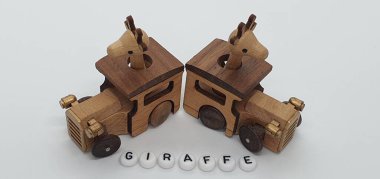 Ahşaptan yapılmış küçük ahşap modellerin yaratıcı çekimlerini kapat, diğer adıyla Simgeler.