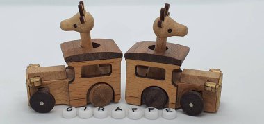 Ahşaptan yapılmış küçük ahşap modellerin yaratıcı çekimlerini kapat, diğer adıyla Simgeler.