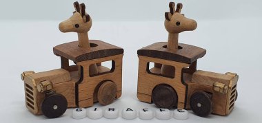 Ahşaptan yapılmış küçük ahşap modellerin yaratıcı çekimlerini kapat, diğer adıyla Simgeler.