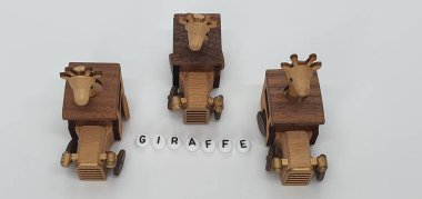 Ahşaptan yapılmış küçük ahşap modellerin yaratıcı çekimlerini kapat, diğer adıyla Simgeler.