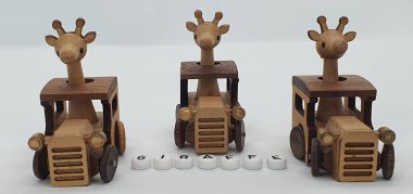 Ahşaptan yapılmış küçük ahşap modellerin yaratıcı çekimlerini kapat, diğer adıyla Simgeler.