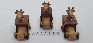 Ahşaptan yapılmış küçük ahşap modellerin yaratıcı çekimlerini kapat, diğer adıyla Simgeler.