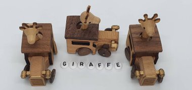 Ahşaptan yapılmış küçük ahşap modellerin yaratıcı çekimlerini kapat, diğer adıyla Simgeler.