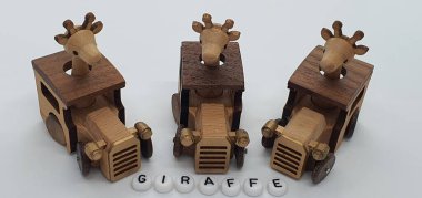 Ahşaptan yapılmış küçük ahşap modellerin yaratıcı çekimlerini kapat, diğer adıyla Simgeler.