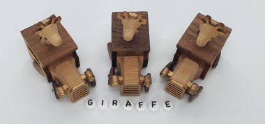 Ahşaptan yapılmış küçük ahşap modellerin yaratıcı çekimlerini kapat, diğer adıyla Simgeler.