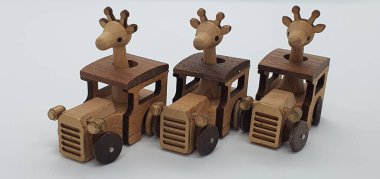 Ahşaptan yapılmış küçük ahşap modellerin yaratıcı çekimlerini kapat, diğer adıyla Simgeler.