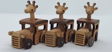 Ahşaptan yapılmış küçük ahşap modellerin yaratıcı çekimlerini kapat, diğer adıyla Simgeler.