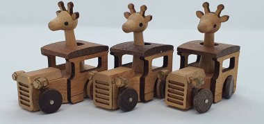 Ahşaptan yapılmış küçük ahşap modellerin yaratıcı çekimlerini kapat, diğer adıyla Simgeler.