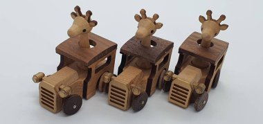 Ahşaptan yapılmış küçük ahşap modellerin yaratıcı çekimlerini kapat, diğer adıyla Simgeler.