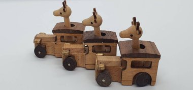 Ahşaptan yapılmış küçük ahşap modellerin yaratıcı çekimlerini kapat, diğer adıyla Simgeler.