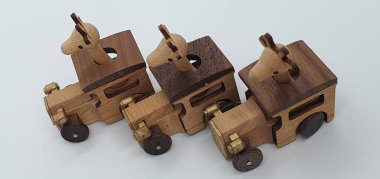 Ahşaptan yapılmış küçük ahşap modellerin yaratıcı çekimlerini kapat, diğer adıyla Simgeler.