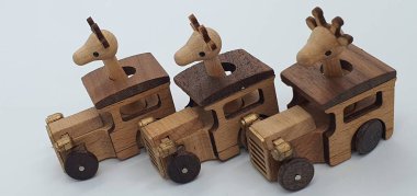 Ahşaptan yapılmış küçük ahşap modellerin yaratıcı çekimlerini kapat, diğer adıyla Simgeler.